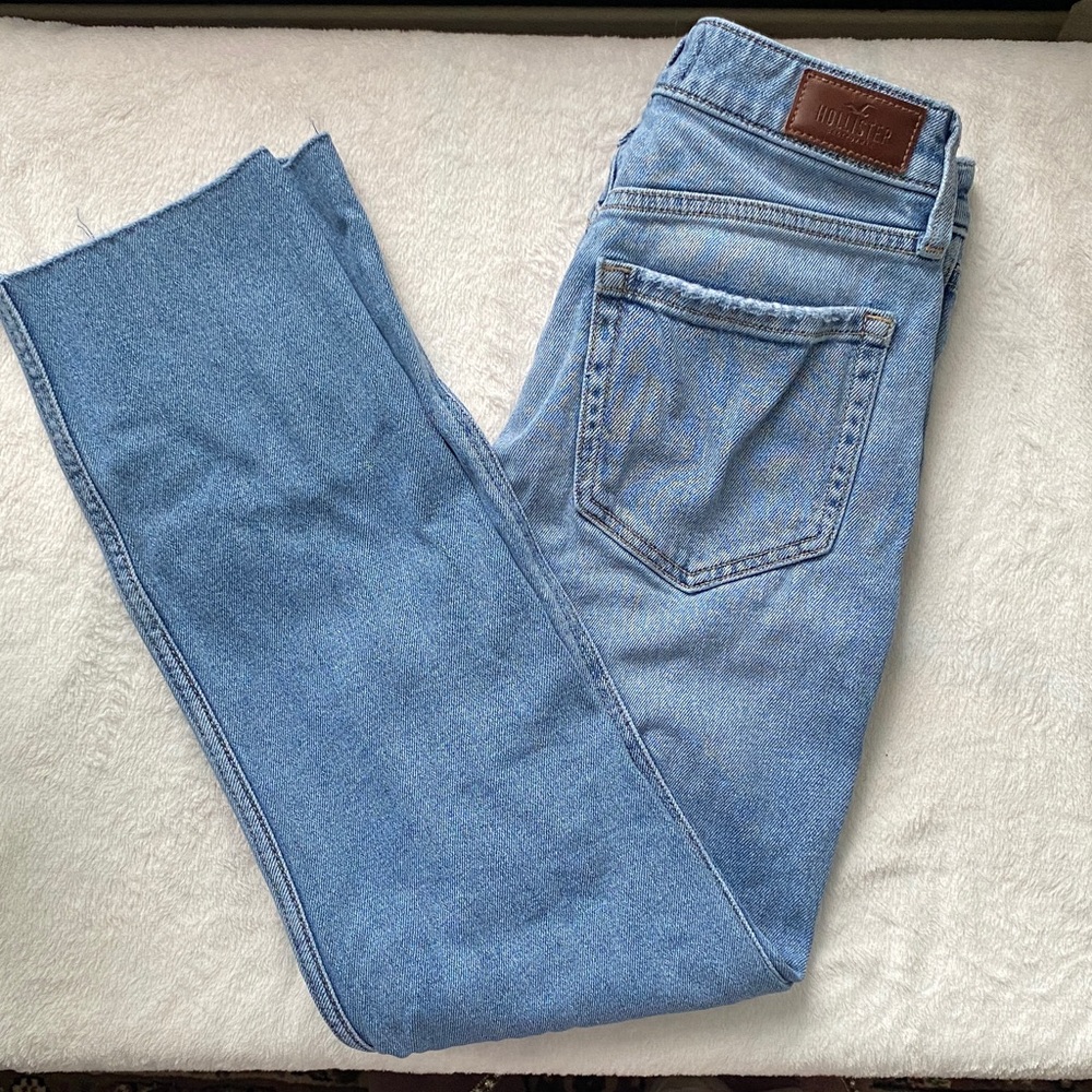 Hollister Light Wash Straight-Leg Women’s Jeans